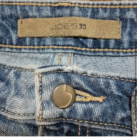 Joes Jeans - Asymmetrical frayed Jean shorts - Picture 4 of 6